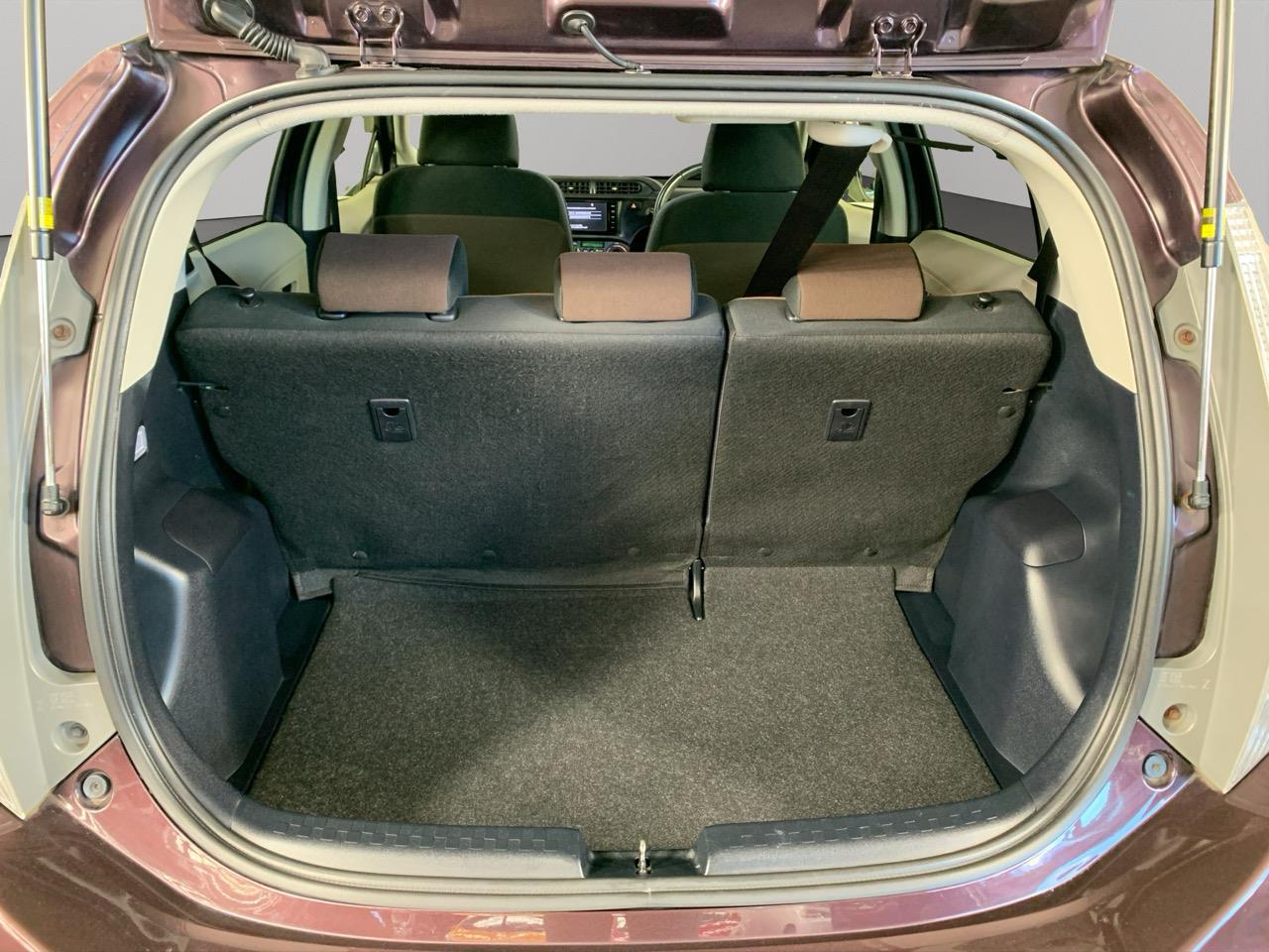 2014 Toyota Aqua G Hatchback REVERSING CAMERA + PUSH BUTTON START + AUTO LIGHTS