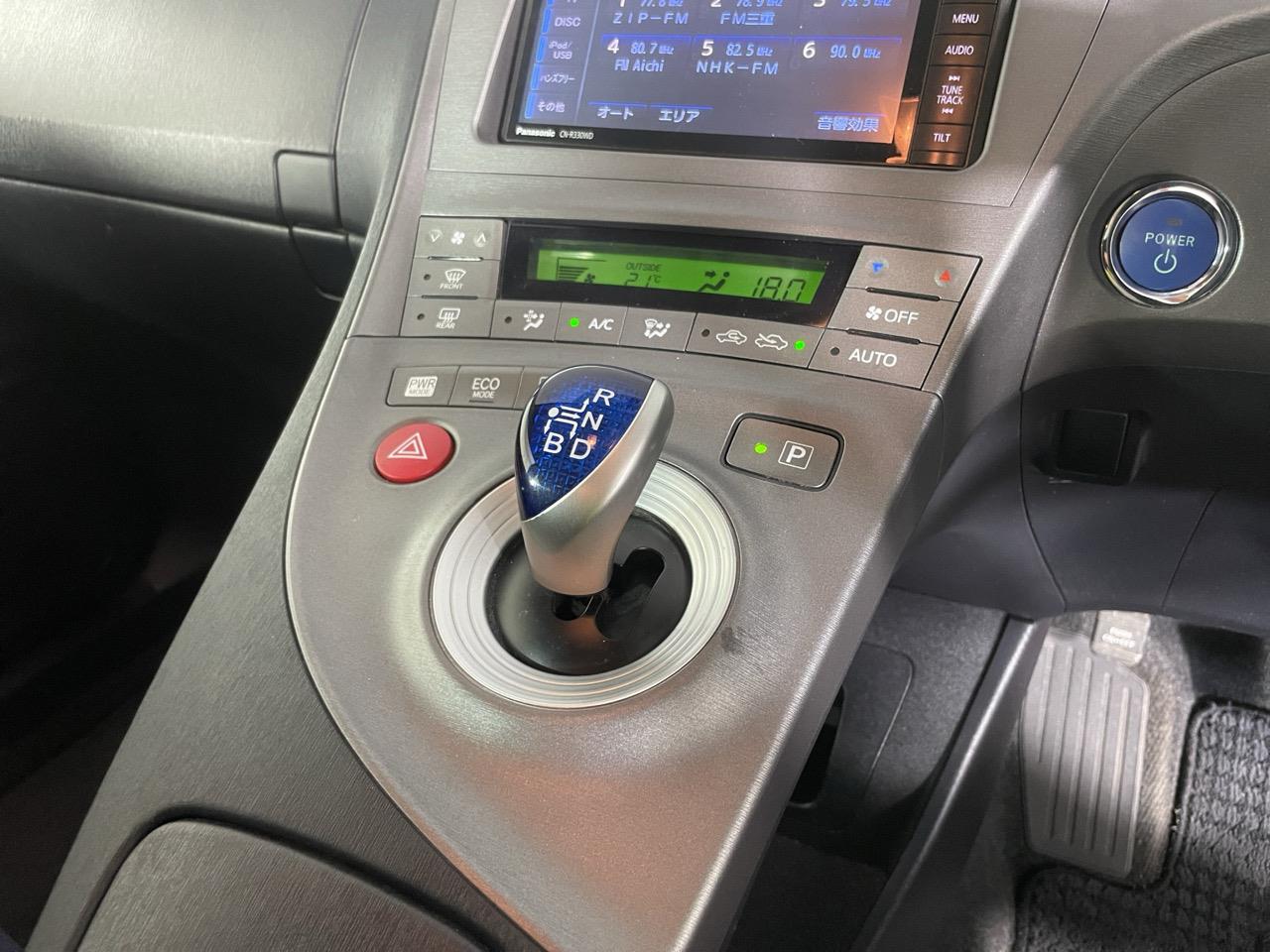 2015 Toyota Prius S Hatchback REVERSING CAMERA + AUTO LIGHTS + PUSH START