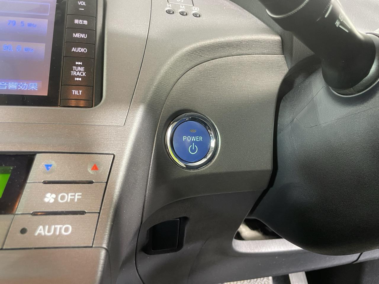 2015 Toyota Prius S Hatchback REVERSING CAMERA + AUTO LIGHTS + PUSH START