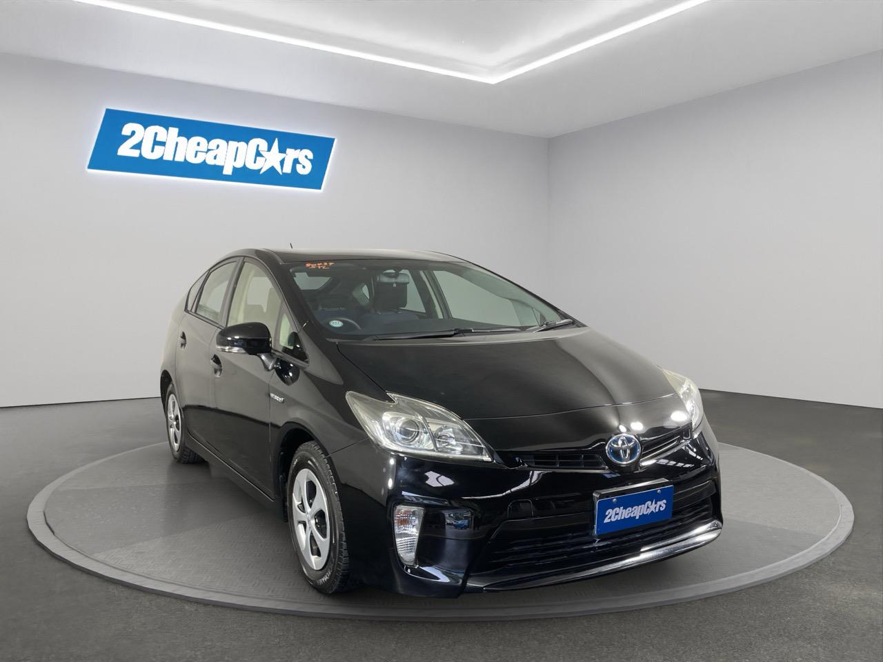 2015 Toyota Prius S Hatchback REVERSING CAMERA + AUTO LIGHTS + PUSH START