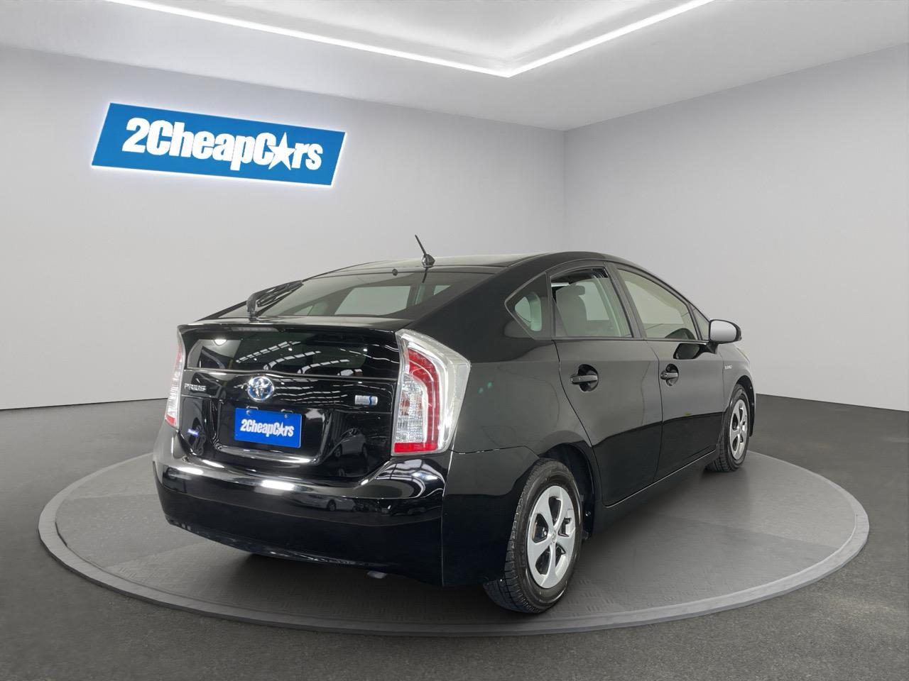 2015 Toyota Prius S Hatchback REVERSING CAMERA + AUTO LIGHTS + PUSH START