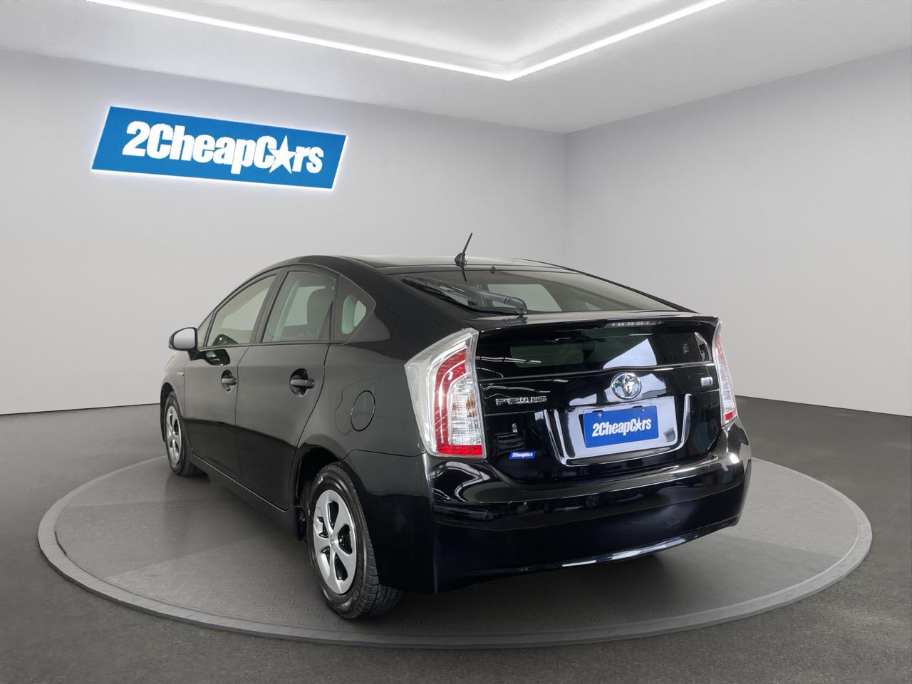 2015 Toyota Prius S Hatchback REVERSING CAMERA + AUTO LIGHTS + PUSH START