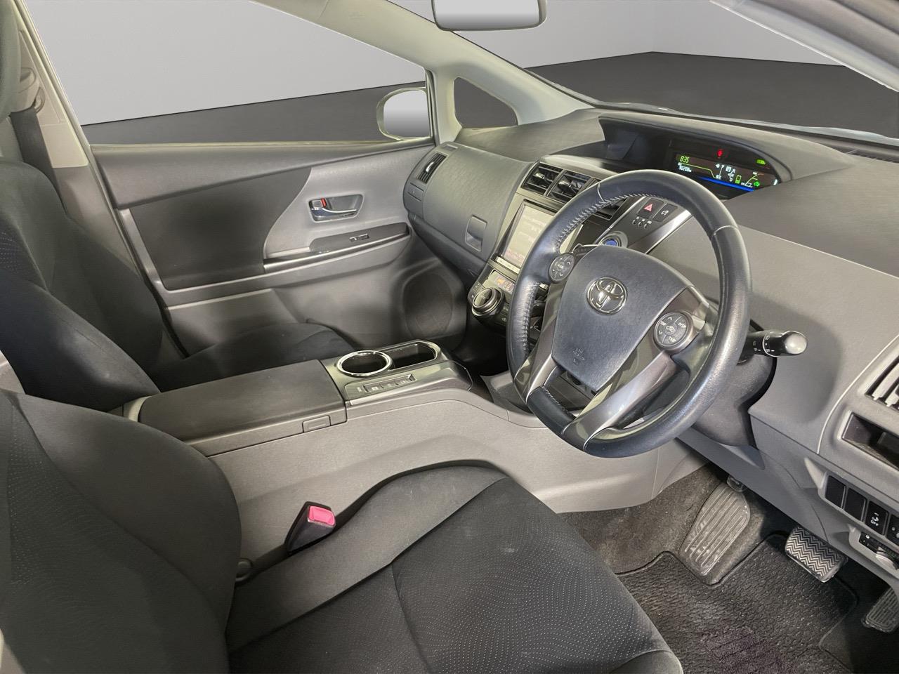 2014 Toyota Prius Alpha S 7 Seaters People Mover REVERSING CAMERA + AUTO LIGHTS + PUSH START