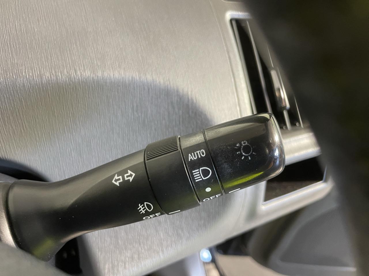 2014 Toyota Prius Alpha S 7 Seaters People Mover REVERSING CAMERA + AUTO LIGHTS + PUSH START