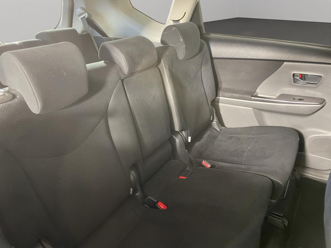 2014 Toyota Prius Alpha S 7 Seaters People Mover REVERSING CAMERA + AUTO LIGHTS + PUSH START