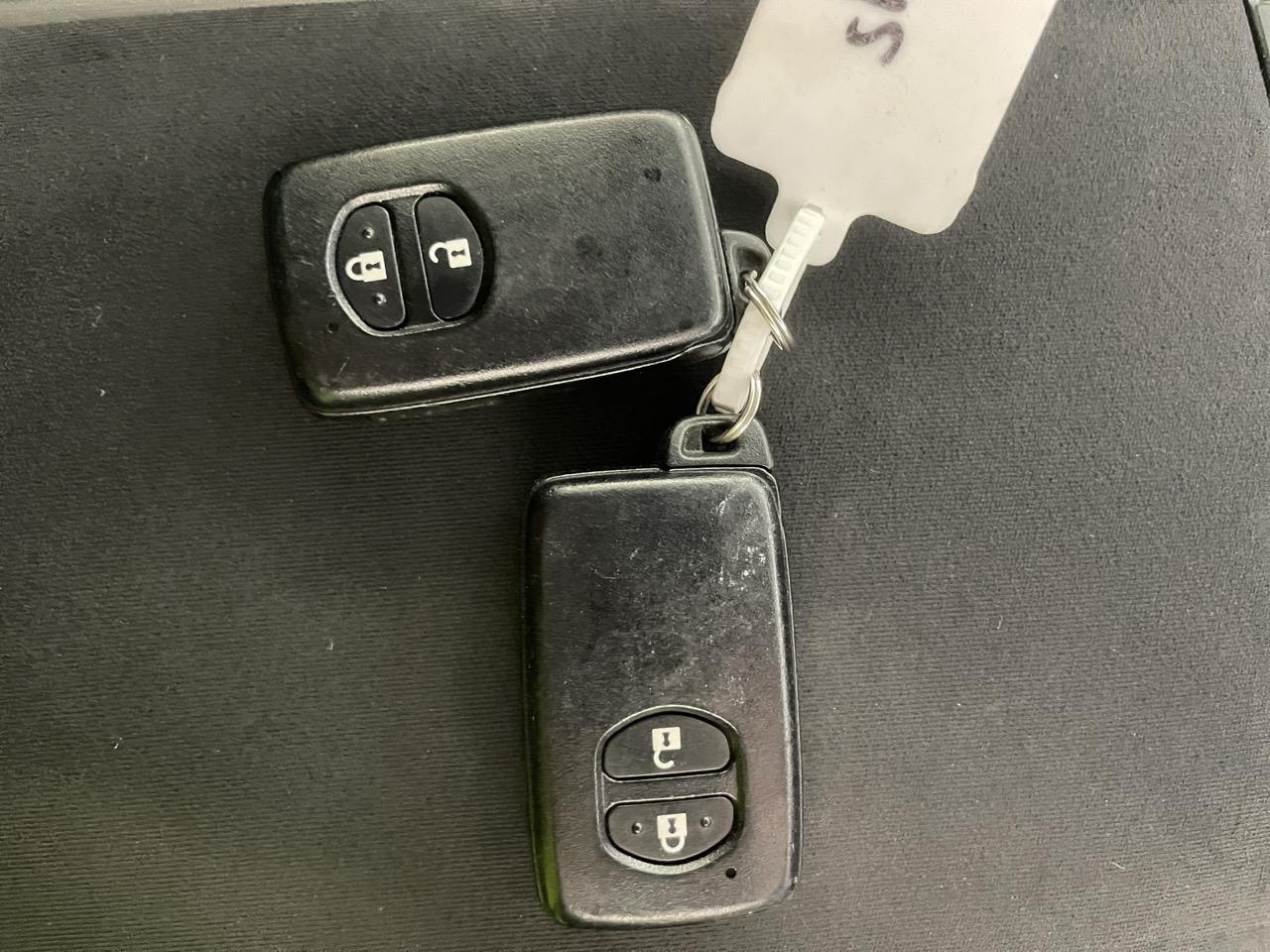 2014 Toyota Prius Alpha S 7 Seaters People Mover REVERSING CAMERA + AUTO LIGHTS + PUSH START