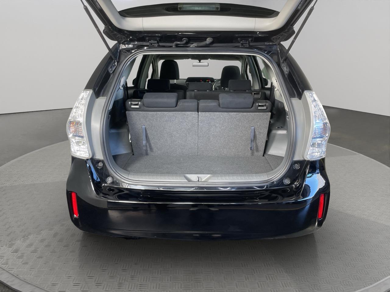 2014 Toyota Prius Alpha S 7 Seaters People Mover REVERSING CAMERA + AUTO LIGHTS + PUSH START