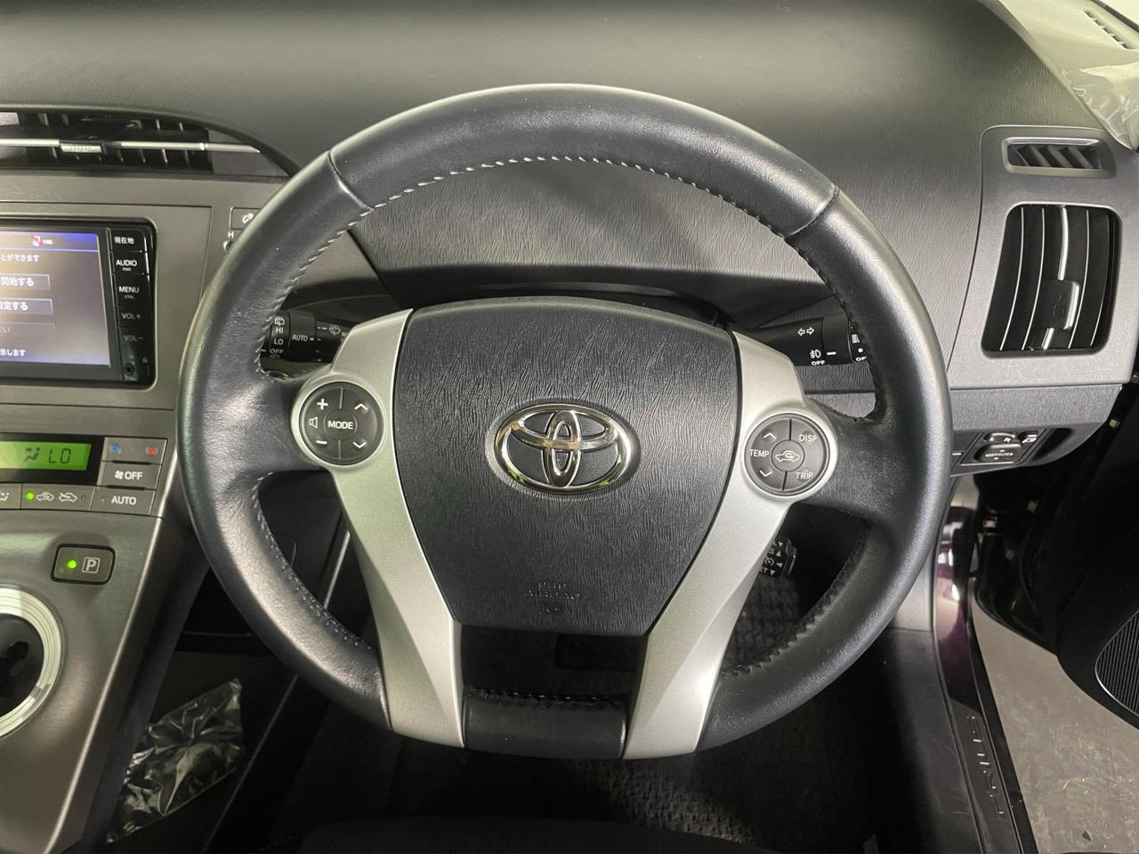 2014 Toyota Prius G Hatchback LOW KMS + REVERSING CAMERA + CRUISE CONTROL