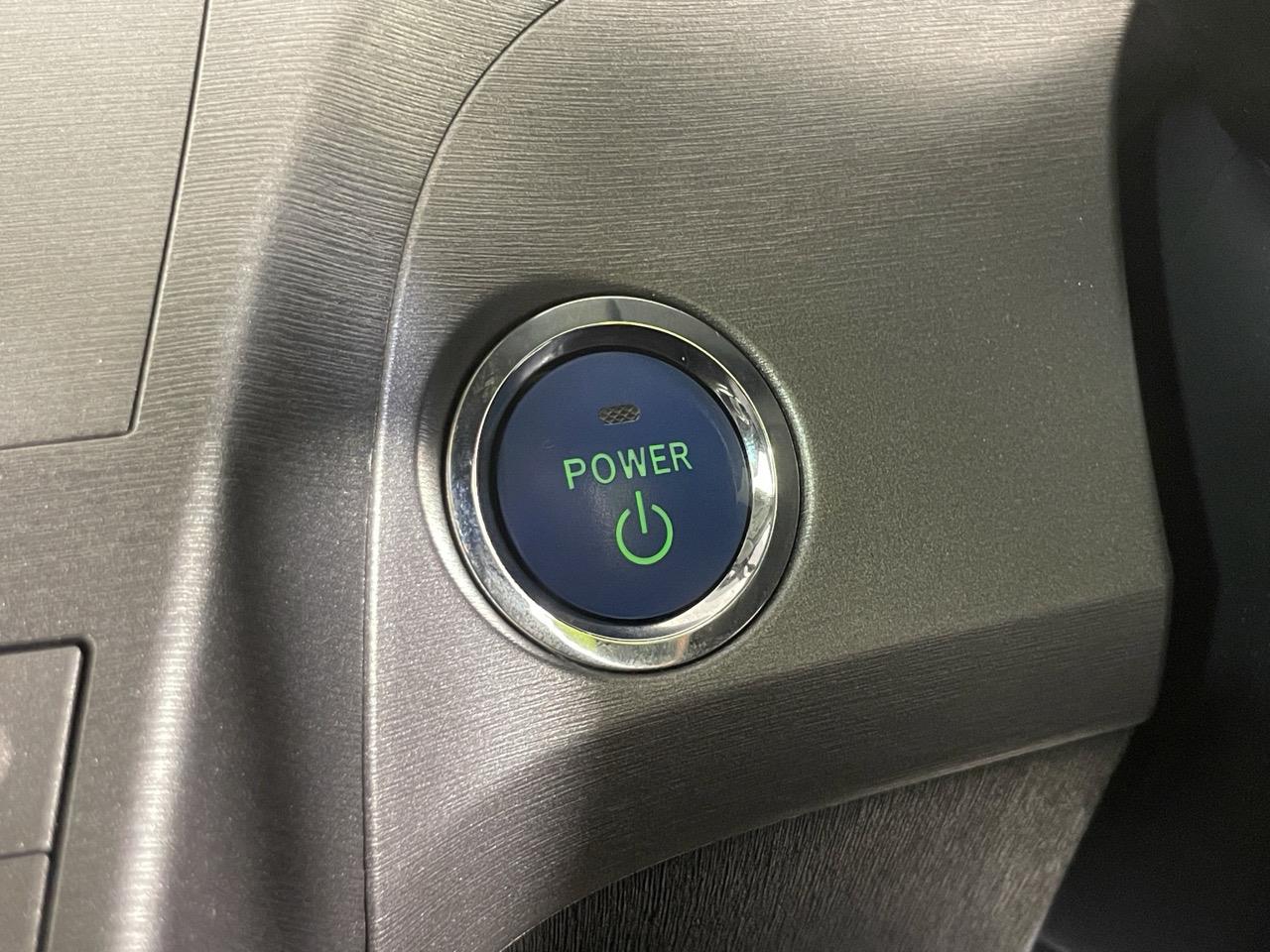 2014 Toyota Prius G Hatchback LOW KMS + REVERSING CAMERA + CRUISE CONTROL