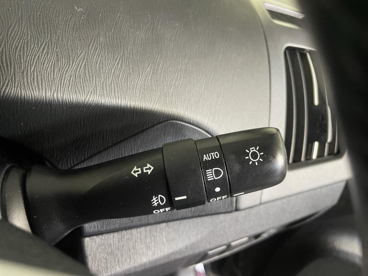 2014 Toyota Prius G Hatchback LOW KMS + REVERSING CAMERA + CRUISE CONTROL