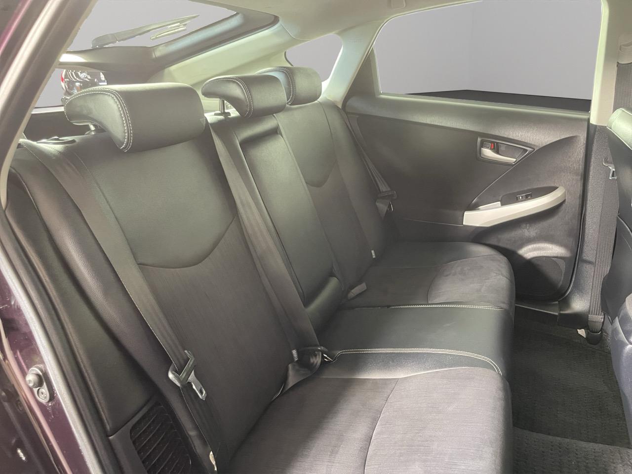 2014 Toyota Prius G Hatchback LOW KMS + REVERSING CAMERA + CRUISE CONTROL