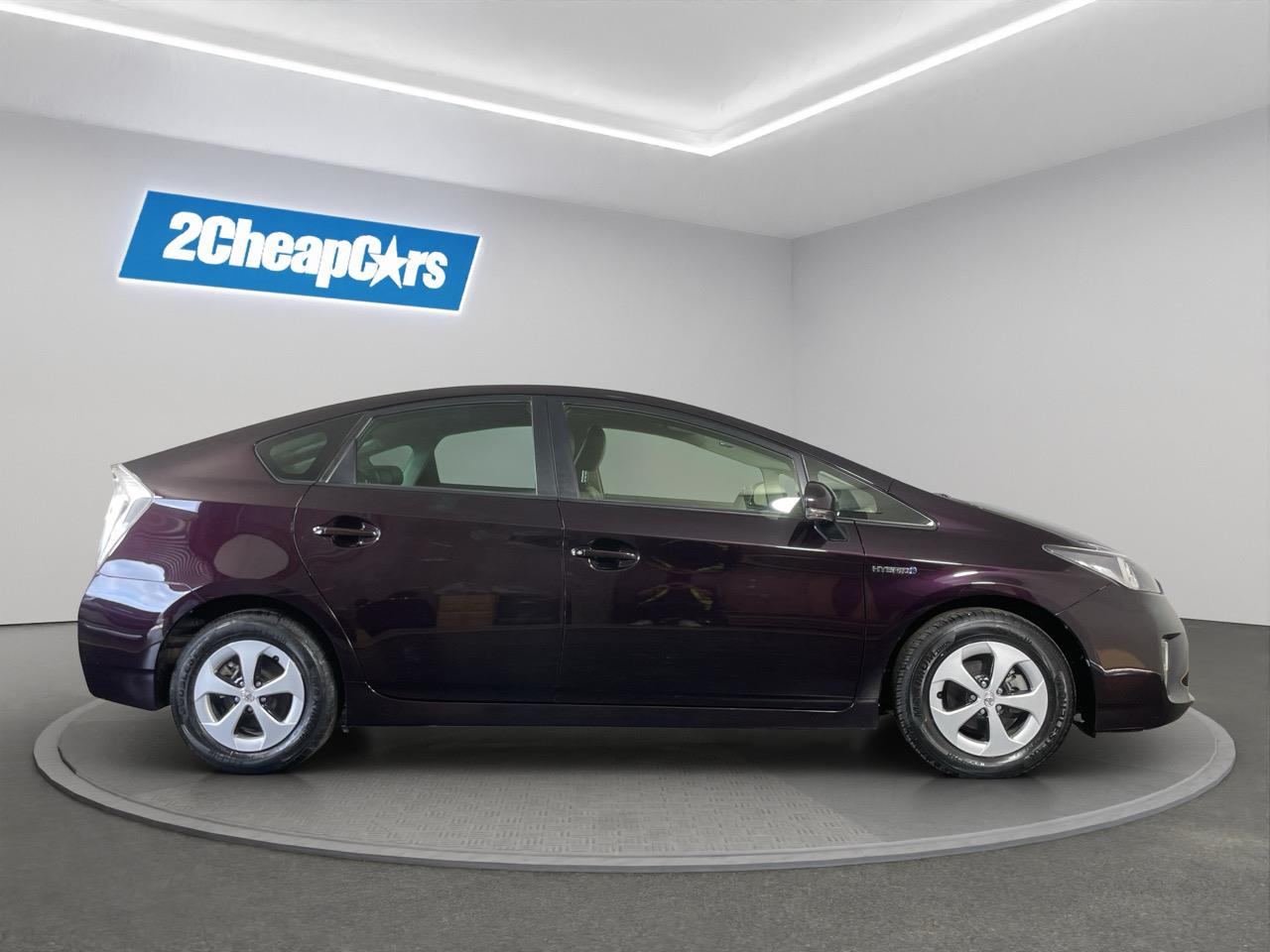 2014 Toyota Prius G Hatchback LOW KMS + REVERSING CAMERA + CRUISE CONTROL