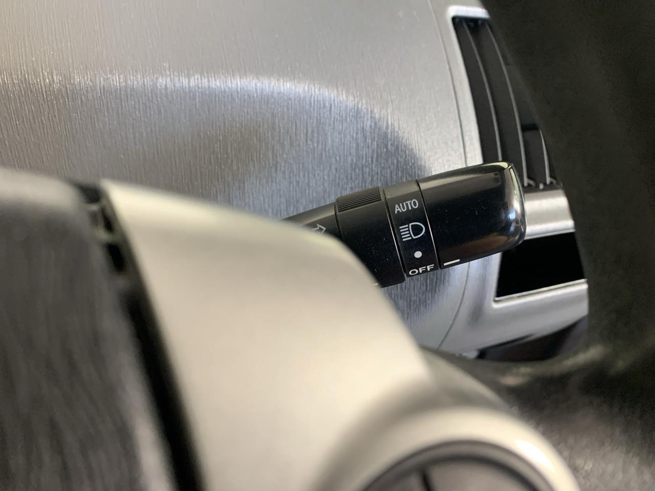 2012 Toyota Prius Alpha Hybrid Station Wagon PUSH BUTTON START + AUTO LIGHTS