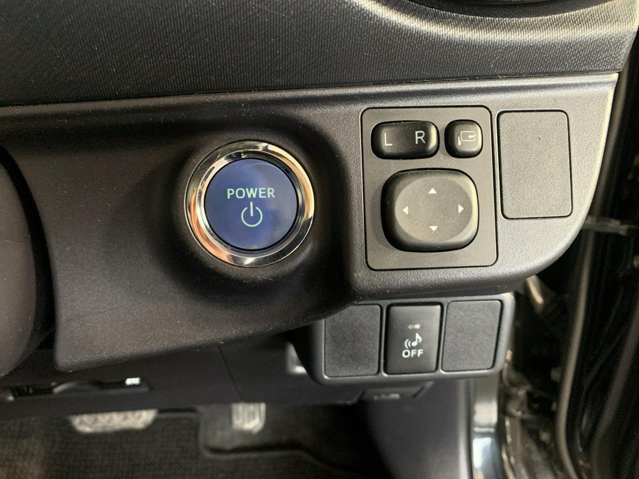 2015 Toyota Aqua X-URBAN Hatchback REVERSING CAMERA + PUSH BUTTON START + AUTO LIGHTS