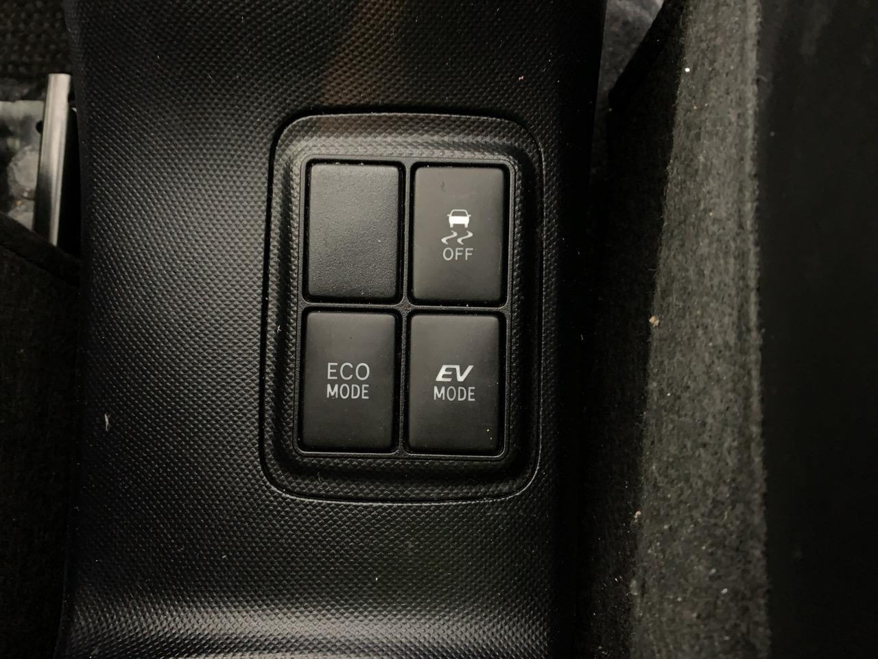 2015 Toyota Aqua X-URBAN Hatchback REVERSING CAMERA + PUSH BUTTON START + AUTO LIGHTS