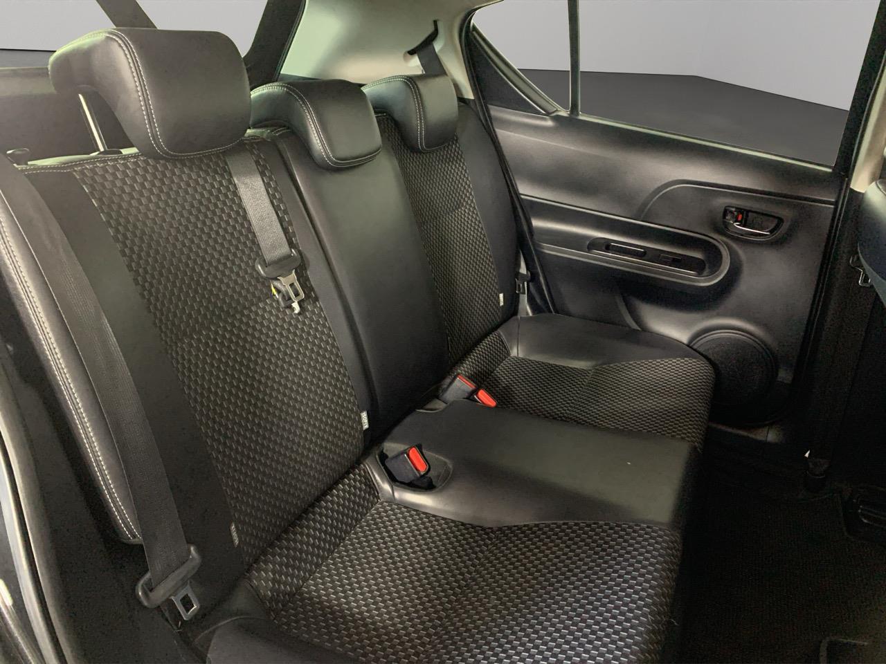 2015 Toyota Aqua X-URBAN Hatchback REVERSING CAMERA + PUSH BUTTON START + AUTO LIGHTS