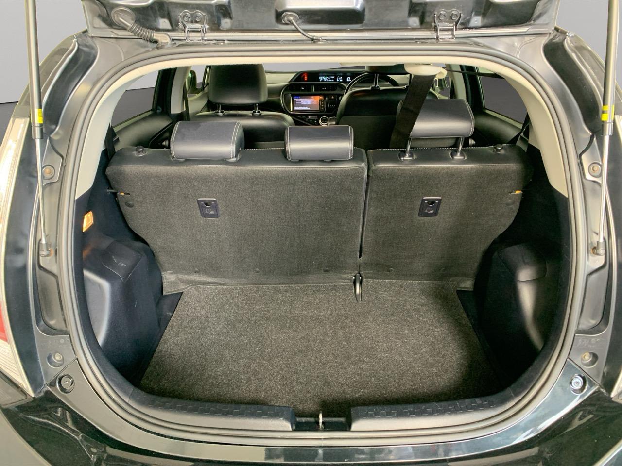 2015 Toyota Aqua X-URBAN Hatchback REVERSING CAMERA + PUSH BUTTON START + AUTO LIGHTS