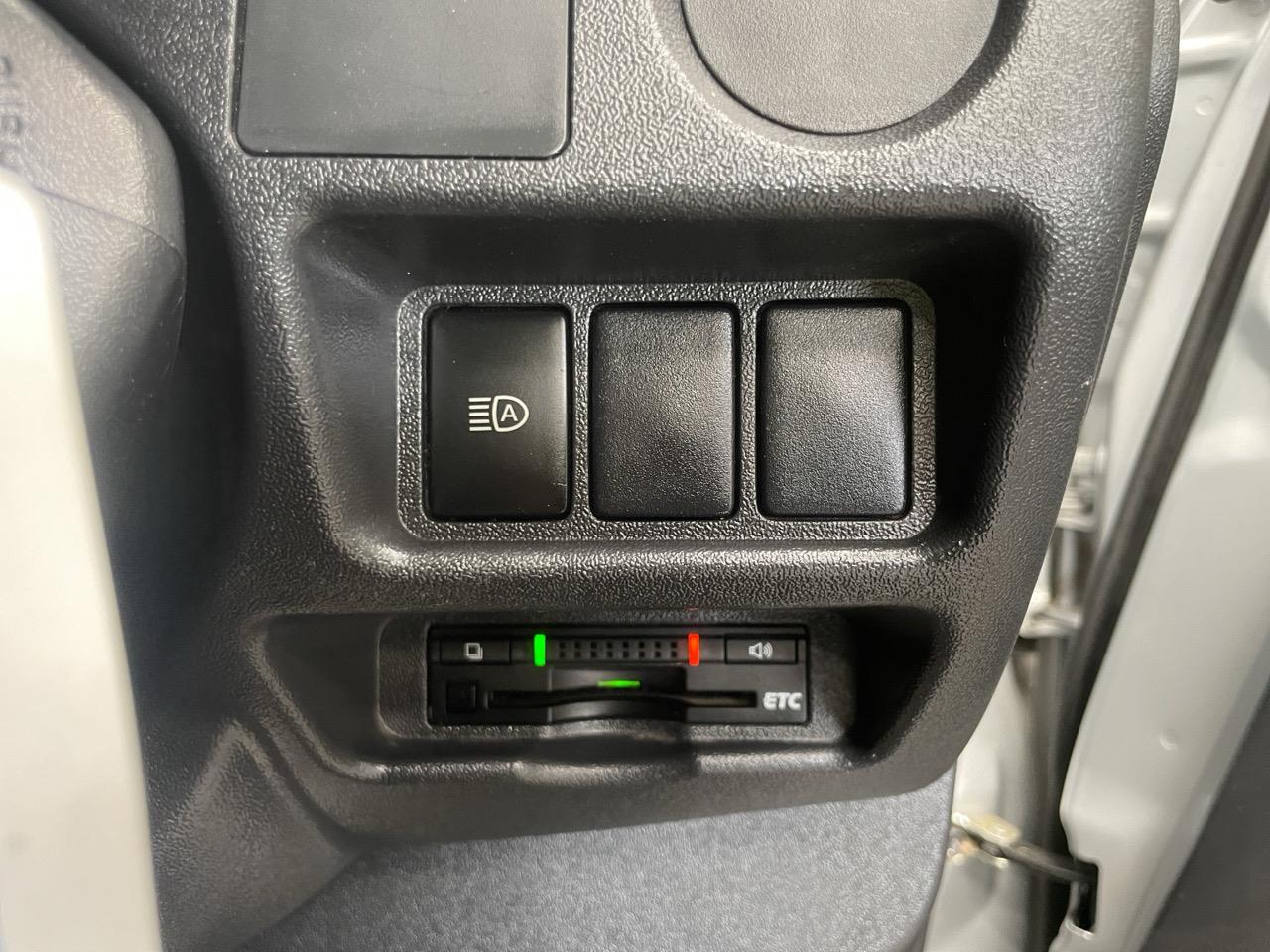 2017 Toyota HIACE Regius Diesel Van REVERSING CAMERA + GREAT SPACE