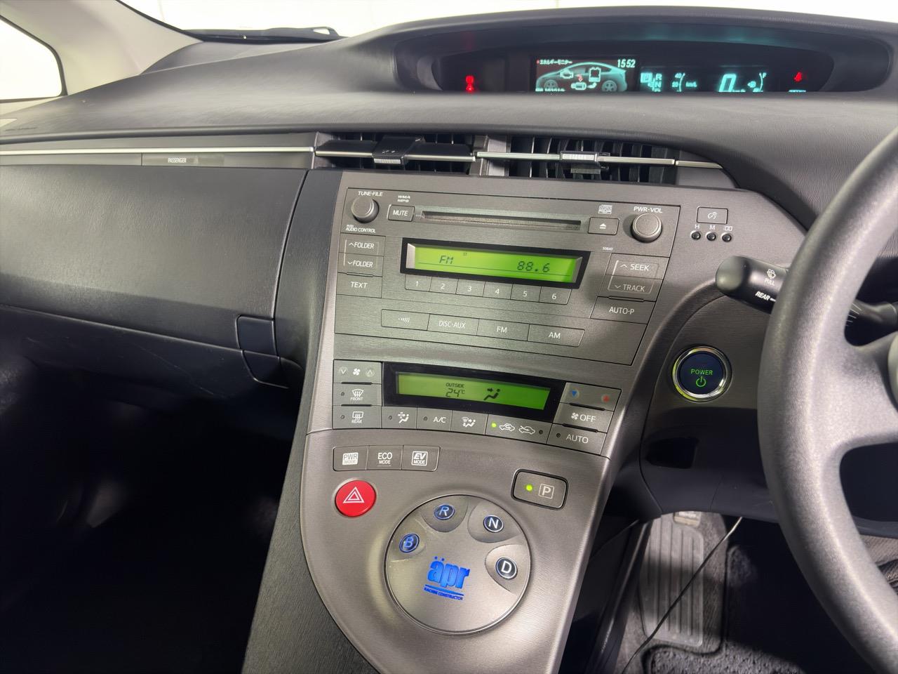 2014 Toyota Prius S touring selection Hatchback PUSH BUTTON START + AUTO LIGHTS + ALLOY WHEELS