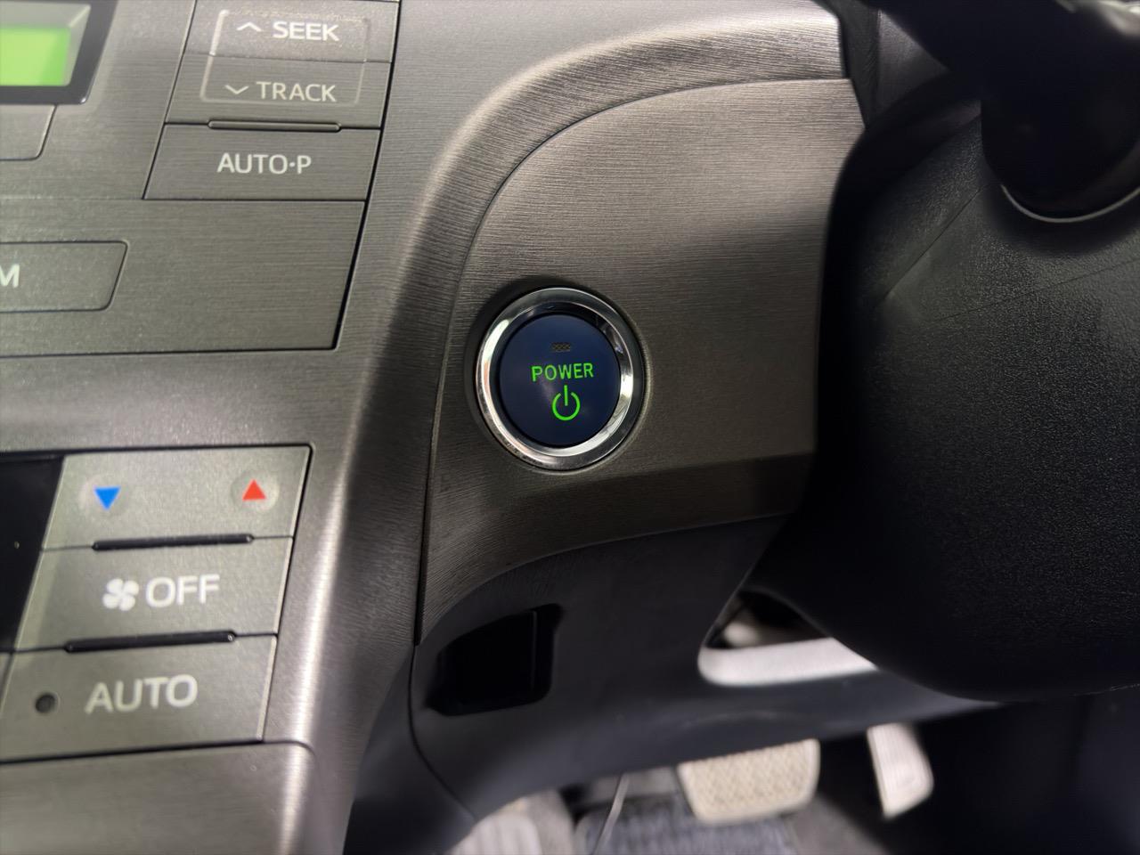 2014 Toyota Prius S touring selection Hatchback PUSH BUTTON START + AUTO LIGHTS + ALLOY WHEELS