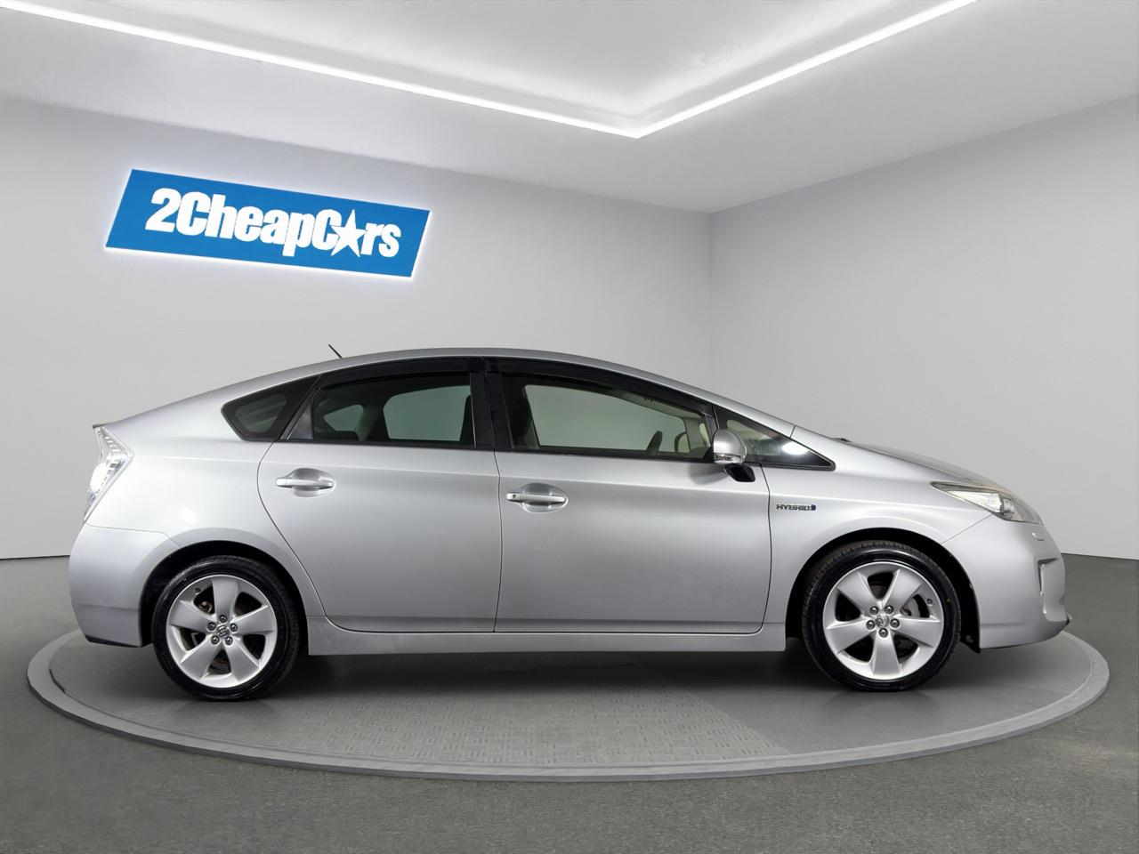 2014 Toyota Prius S touring selection Hatchback PUSH BUTTON START + AUTO LIGHTS + ALLOY WHEELS