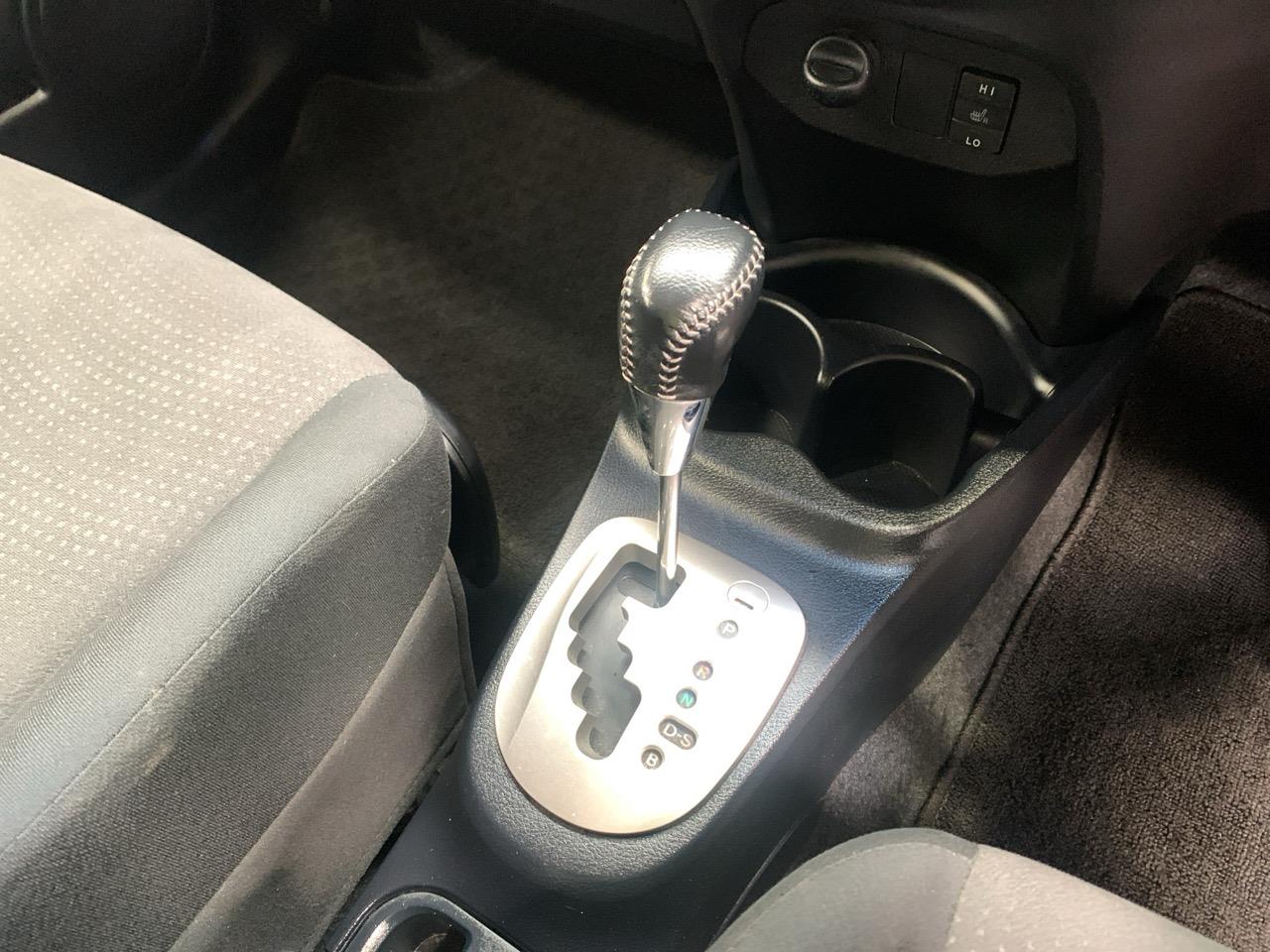 2014 Toyota Vitz 1.3U Hatchback LOW KMS + PUSH BUTTON START + AUTO LIGHTS