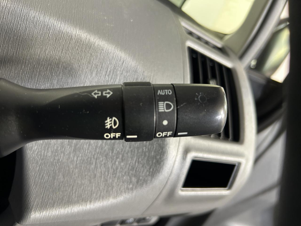 2013 Toyota Prius Alpha S Station Wagon REVERSING CAMERA + SMART KEY + AUTO LIGHTS