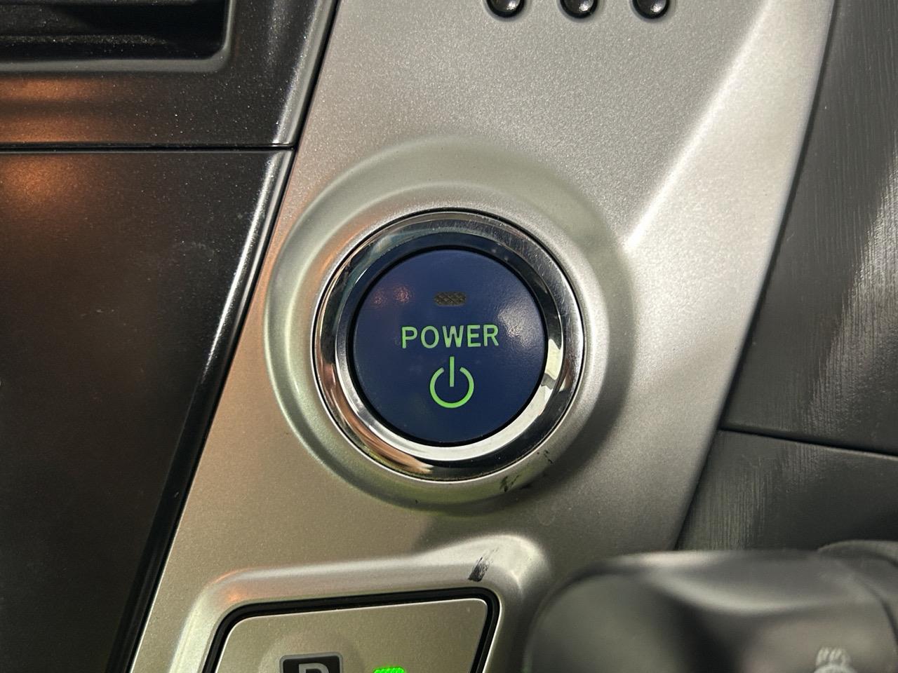 2013 Toyota Prius Alpha S Station Wagon REVERSING CAMERA + SMART KEY + AUTO LIGHTS