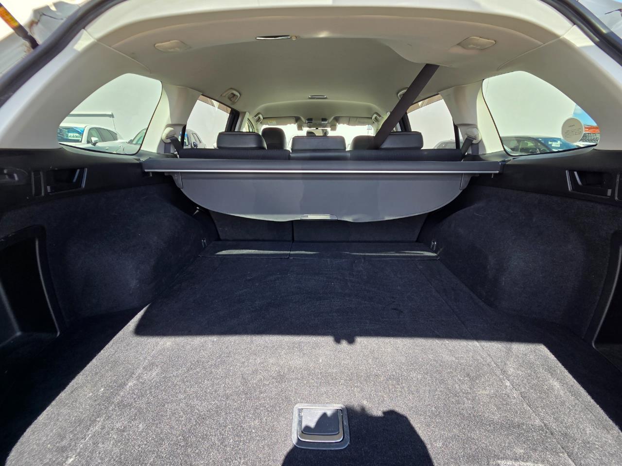 2012 Subaru Legacy AWD Station Wagon AWD + CRUISE CONTROL + PADDLE SHIFT