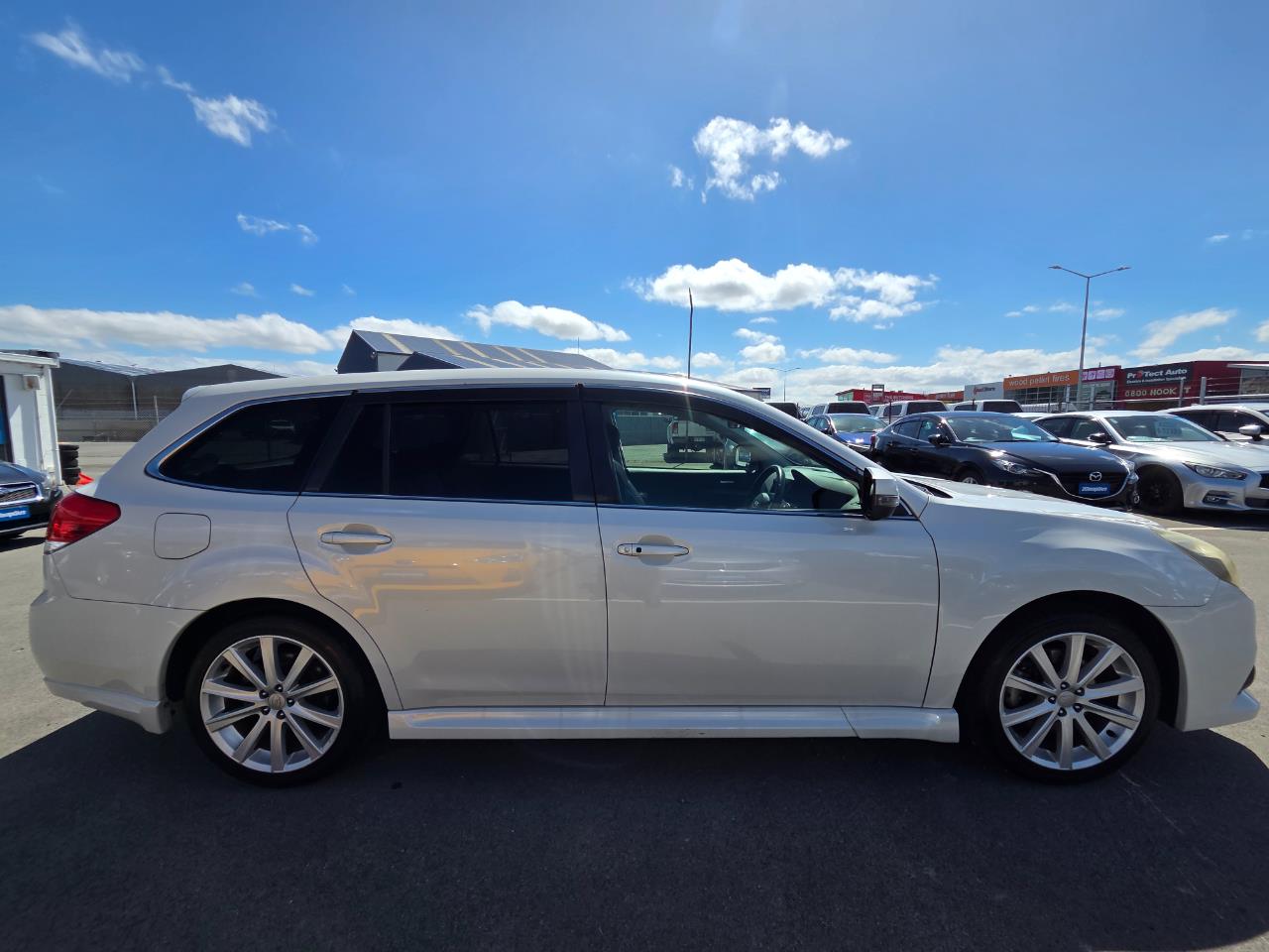 2012 Subaru Legacy AWD Station Wagon AWD + CRUISE CONTROL + PADDLE SHIFT