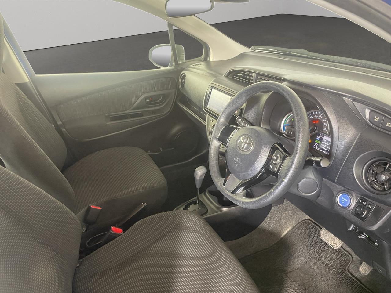 2017 Toyota Vitz YARIS HYBRID Hatchback REVERSING CAMERA + AUTO LIGHTS + PUSH BUTTON START