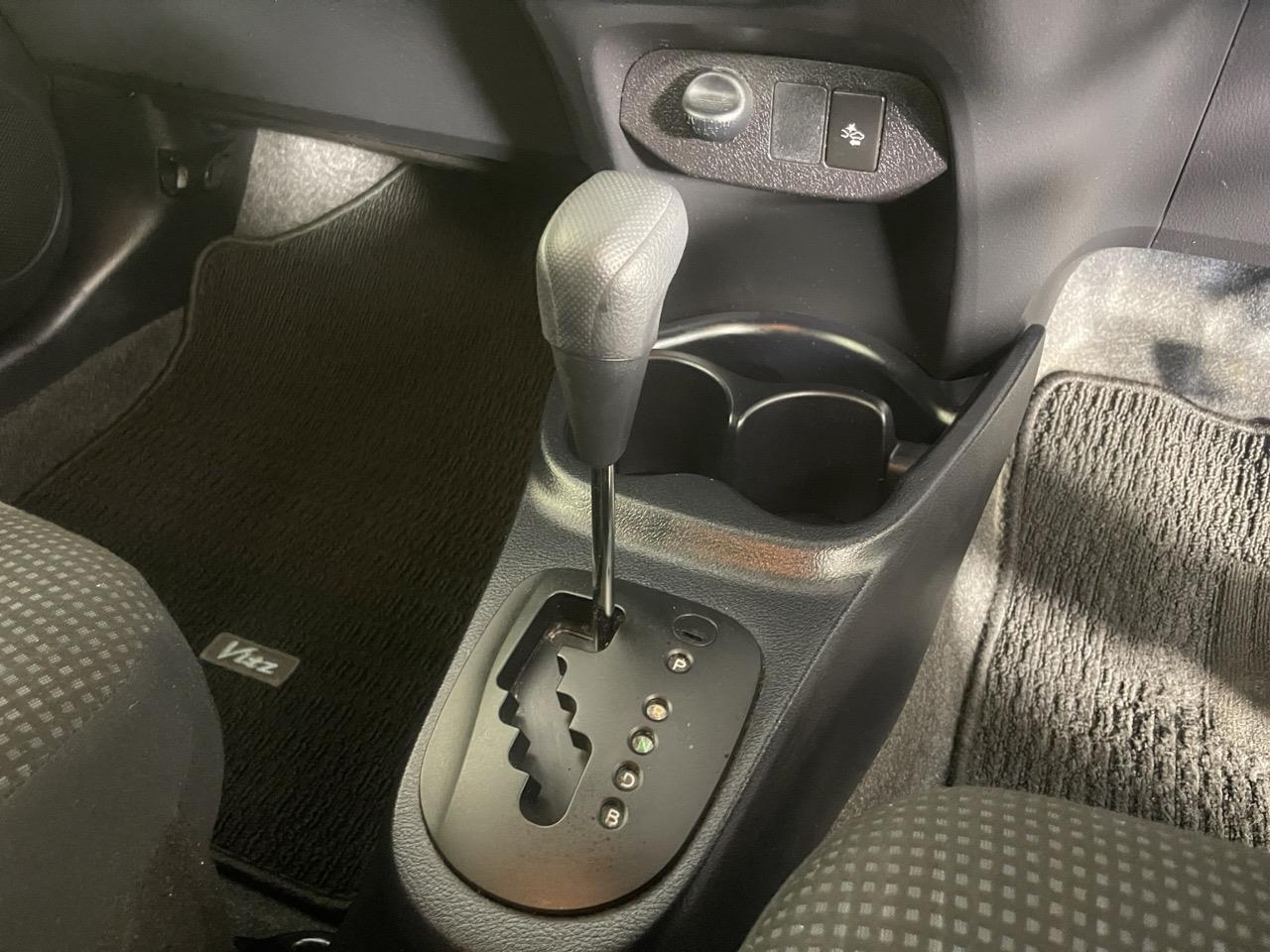 2017 Toyota Vitz YARIS HYBRID Hatchback REVERSING CAMERA + AUTO LIGHTS + PUSH BUTTON START