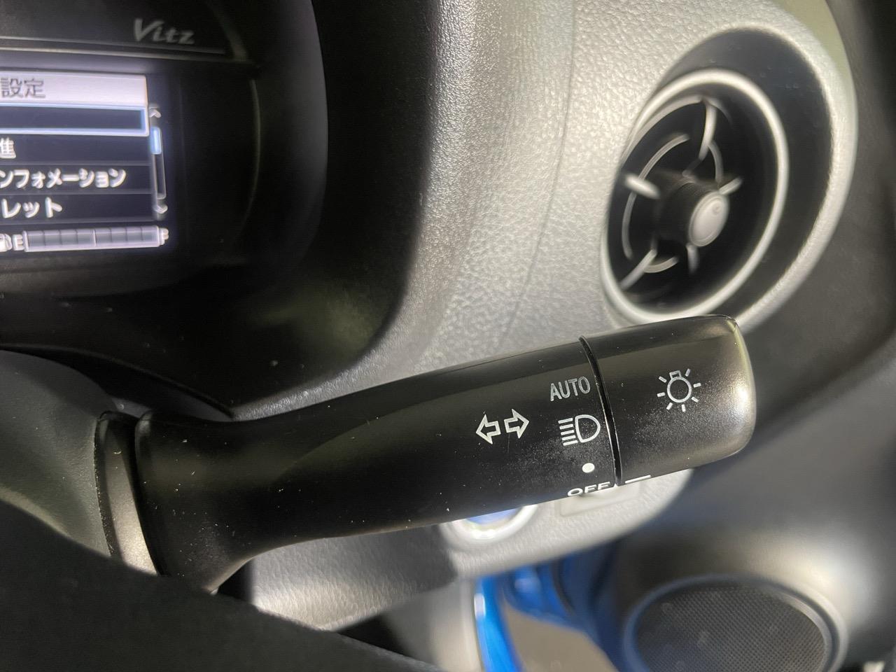 2017 Toyota Vitz YARIS HYBRID Hatchback REVERSING CAMERA + AUTO LIGHTS + PUSH BUTTON START