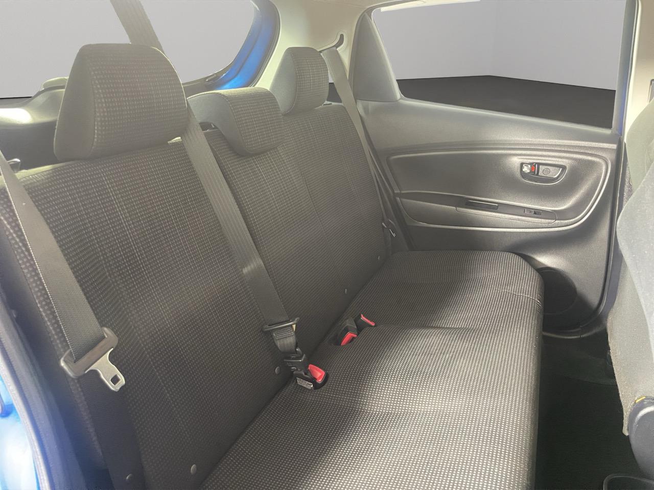 2017 Toyota Vitz YARIS HYBRID Hatchback REVERSING CAMERA + AUTO LIGHTS + PUSH BUTTON START