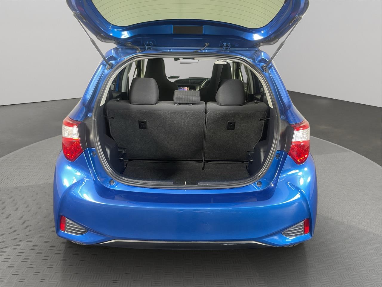 2017 Toyota Vitz YARIS HYBRID Hatchback REVERSING CAMERA + AUTO LIGHTS + PUSH BUTTON START