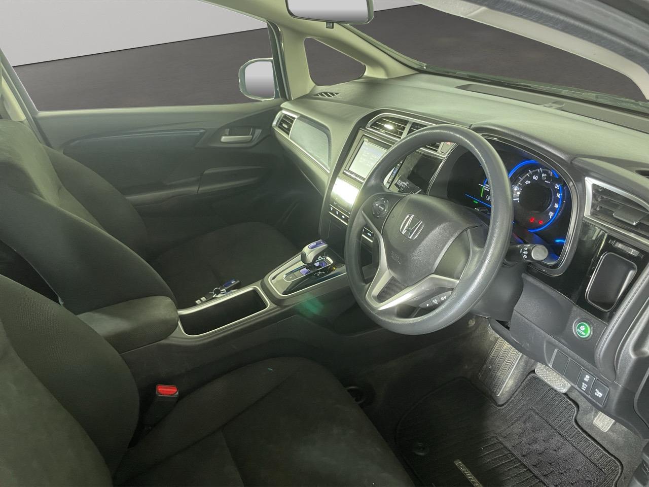 2016 Honda Shuttle HYBRID X Station Wagon REVERSING CAMERA + AUTO LIGHTS + PUSH BUTTON START