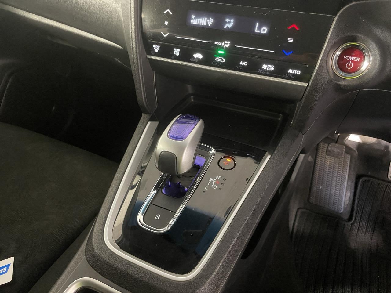 2016 Honda Shuttle HYBRID X Station Wagon REVERSING CAMERA + AUTO LIGHTS + PUSH BUTTON START