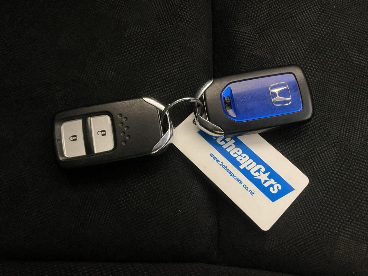 2016 Honda Shuttle HYBRID X Station Wagon REVERSING CAMERA + AUTO LIGHTS + PUSH BUTTON START