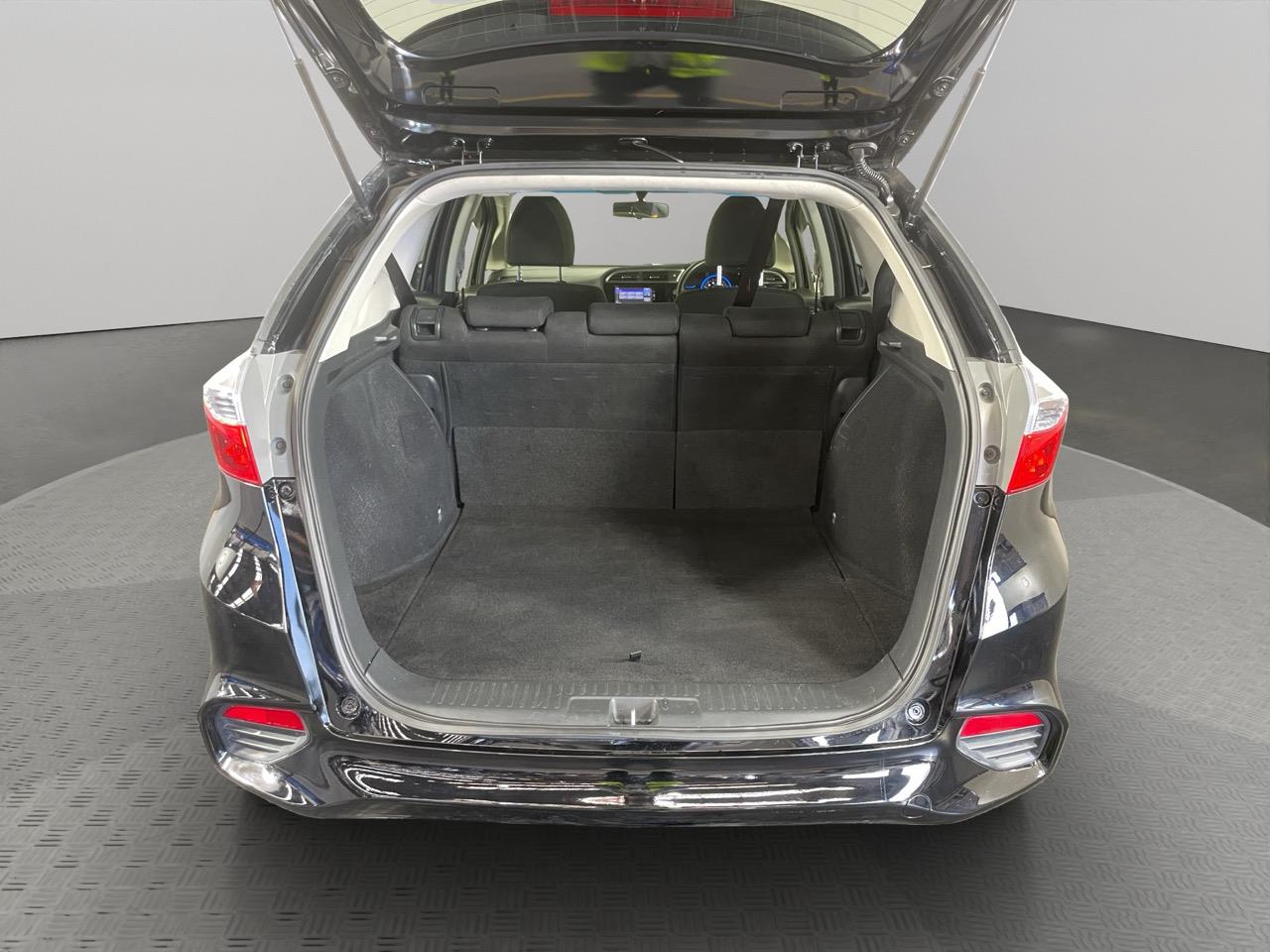 2016 Honda Shuttle HYBRID X Station Wagon REVERSING CAMERA + AUTO LIGHTS + PUSH BUTTON START