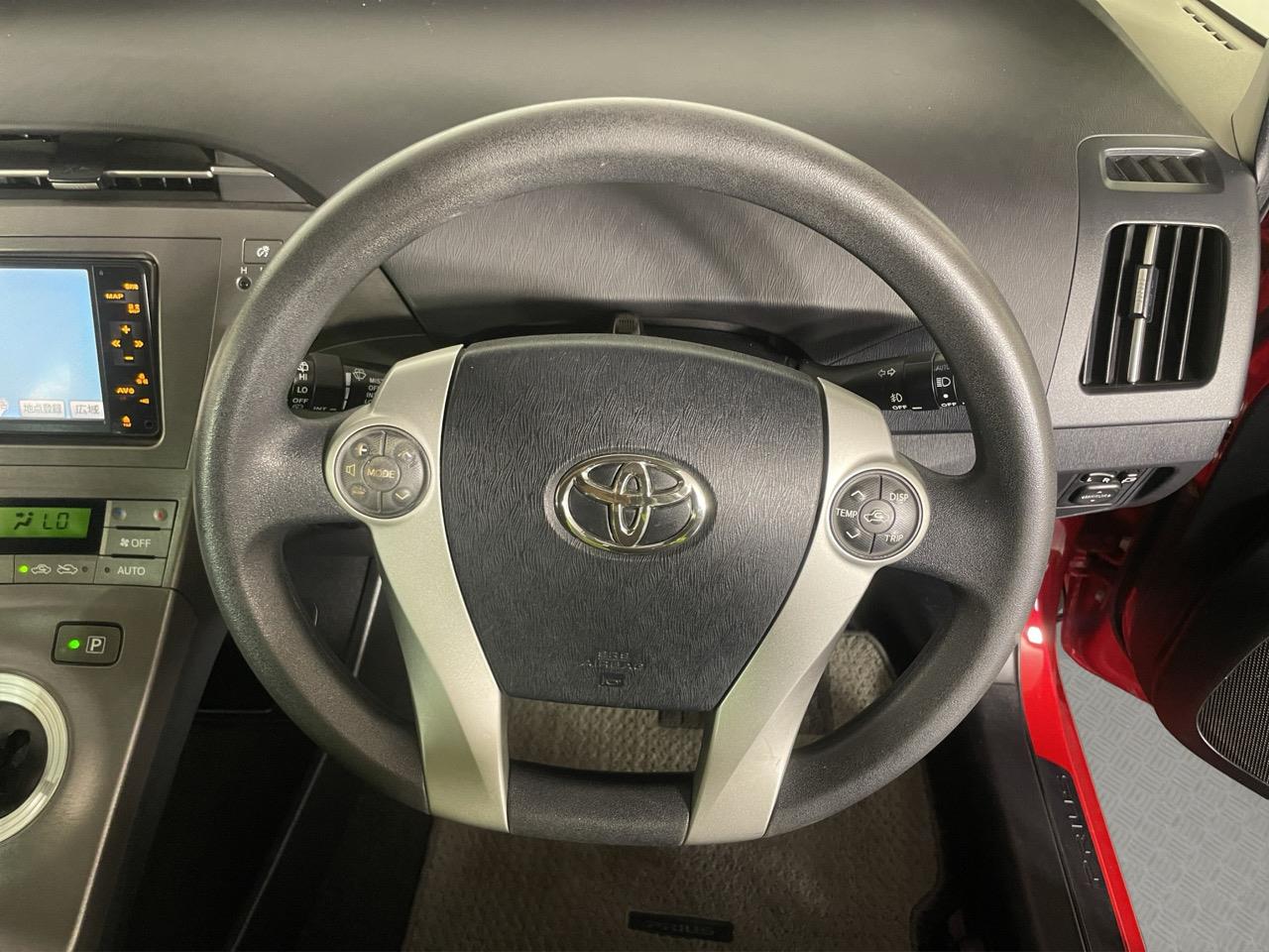 2013 Toyota Prius S Hatchback REVERSING CAMERA + AUTO LIGHTS + PUSH START