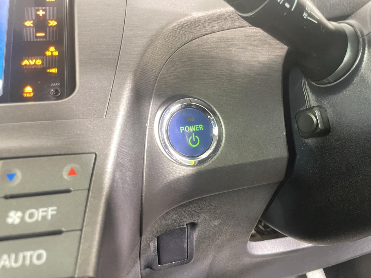 2013 Toyota Prius S Hatchback REVERSING CAMERA + AUTO LIGHTS + PUSH START