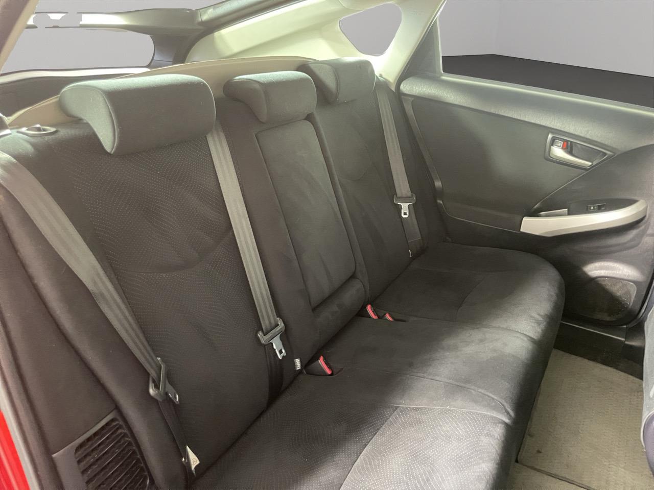 2013 Toyota Prius S Hatchback REVERSING CAMERA + AUTO LIGHTS + PUSH START