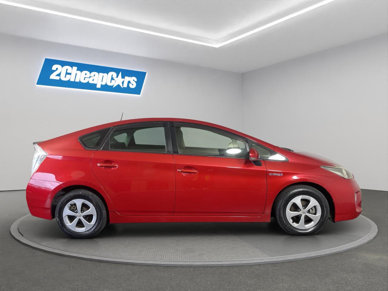 2013 Toyota Prius S Hatchback REVERSING CAMERA + AUTO LIGHTS + PUSH START
