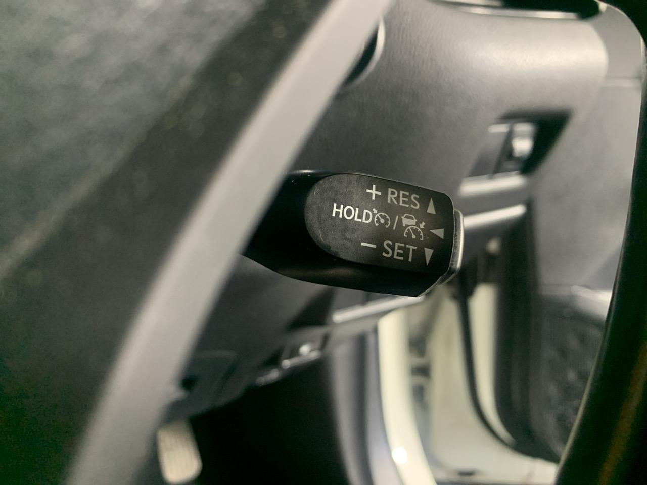 2017 Toyota C-HR Hybrid RV/SUV GREAT FUEL EFFICIENCY + PUSH SRART