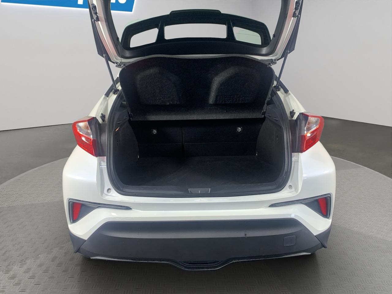 2017 Toyota C-HR Hybrid RV/SUV GREAT FUEL EFFICIENCY + PUSH SRART