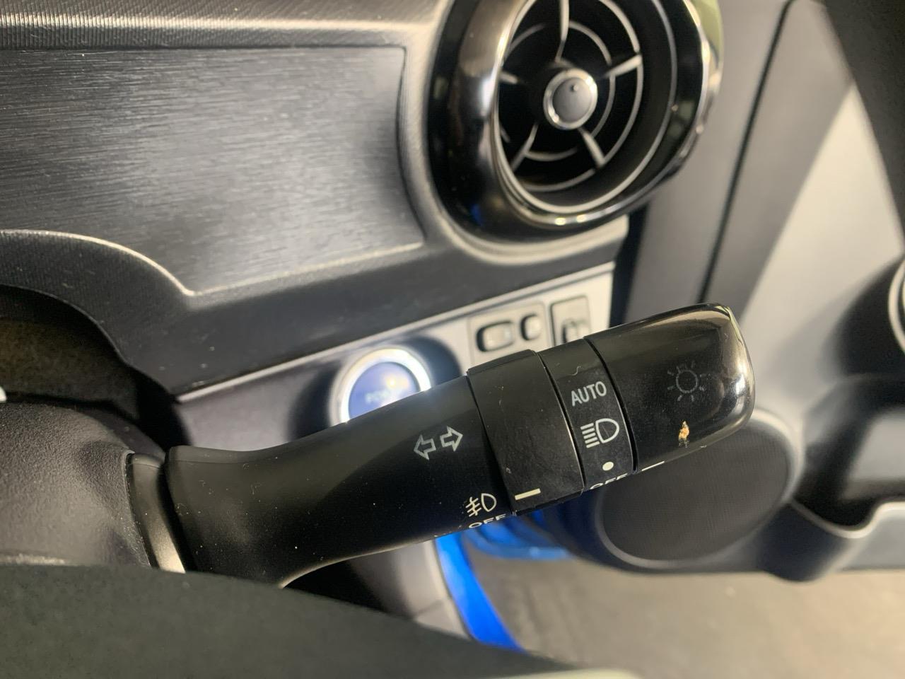 2015 Toyota Aqua Facelift Model G Hatchback REVESING CAMERA + PUSH SRART + AUTO LIGHTS