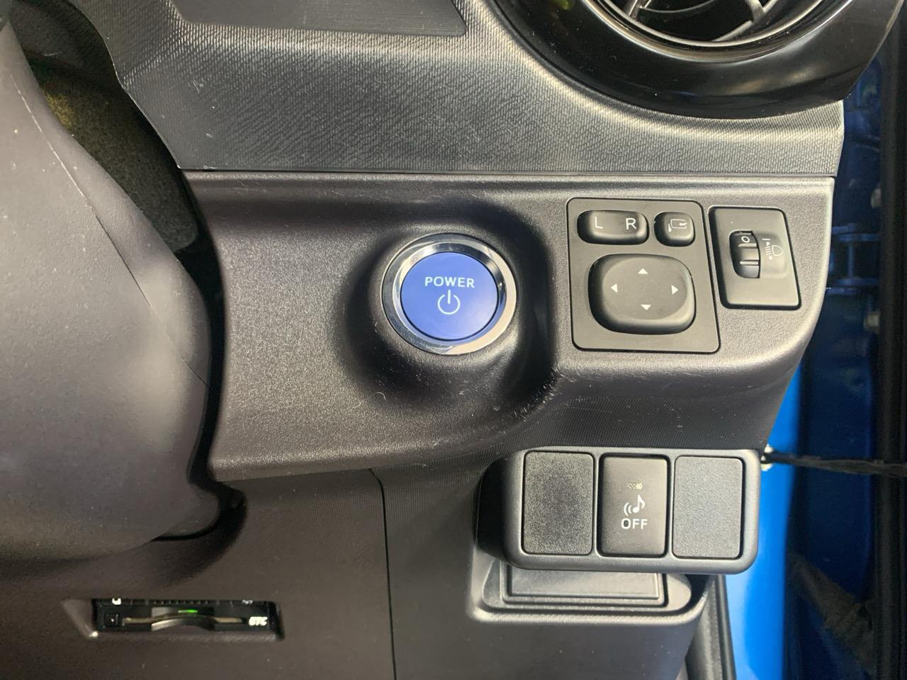 2015 Toyota Aqua Facelift Model G Hatchback REVESING CAMERA + PUSH SRART + AUTO LIGHTS