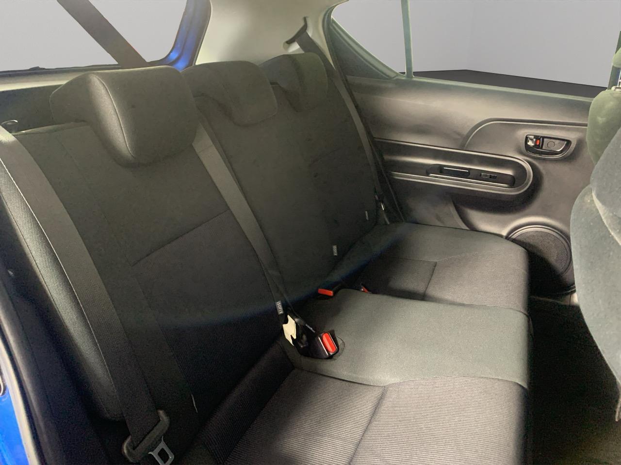 2015 Toyota Aqua Facelift Model G Hatchback REVESING CAMERA + PUSH SRART + AUTO LIGHTS