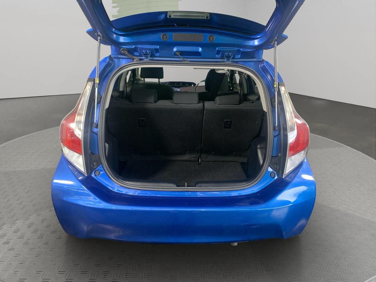 2015 Toyota Aqua Facelift Model G Hatchback REVESING CAMERA + PUSH SRART + AUTO LIGHTS