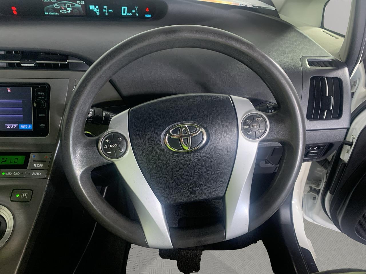 2015 Toyota Prius S Hatchback PUSH BUTTON START + AUTO LIGHTS + REVERSING CAMERA